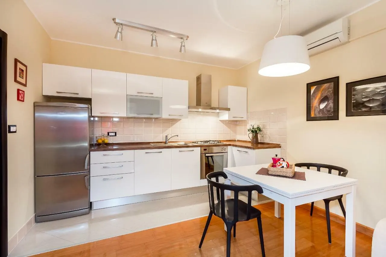 City Stylish Apartment Pola
